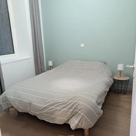 Beau 3 Pieces Climatise Vue Canal Idealement Situe Centre Sete