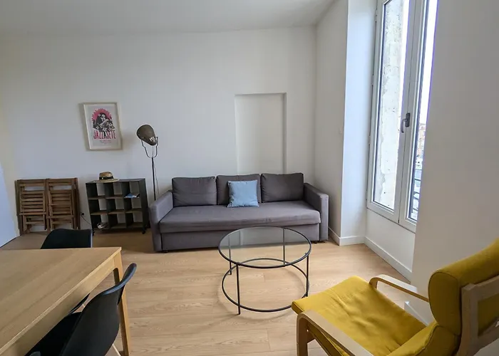 Beau 3 Pieces Climatise Vue Canal Idealement Situe Centre *
